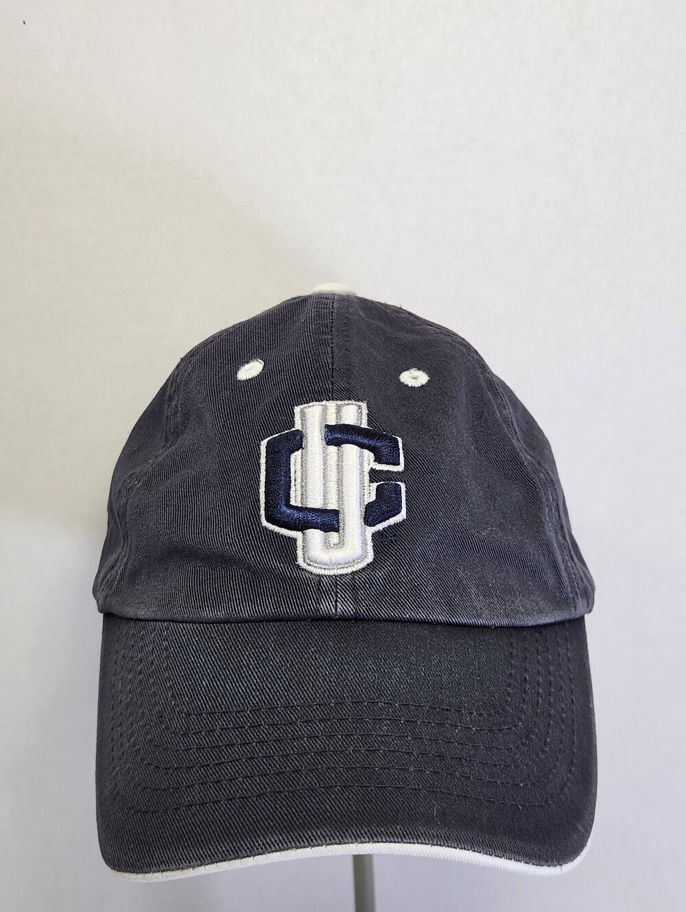 Top Of The World Men's Adjustable Strapback Navy White Uconn Huskies Hat